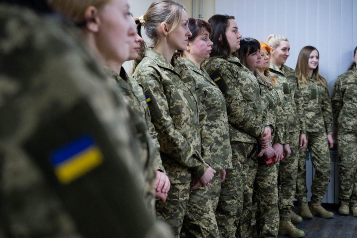 В ВСУ впервые начали выдавать женскую военную форму (фото)