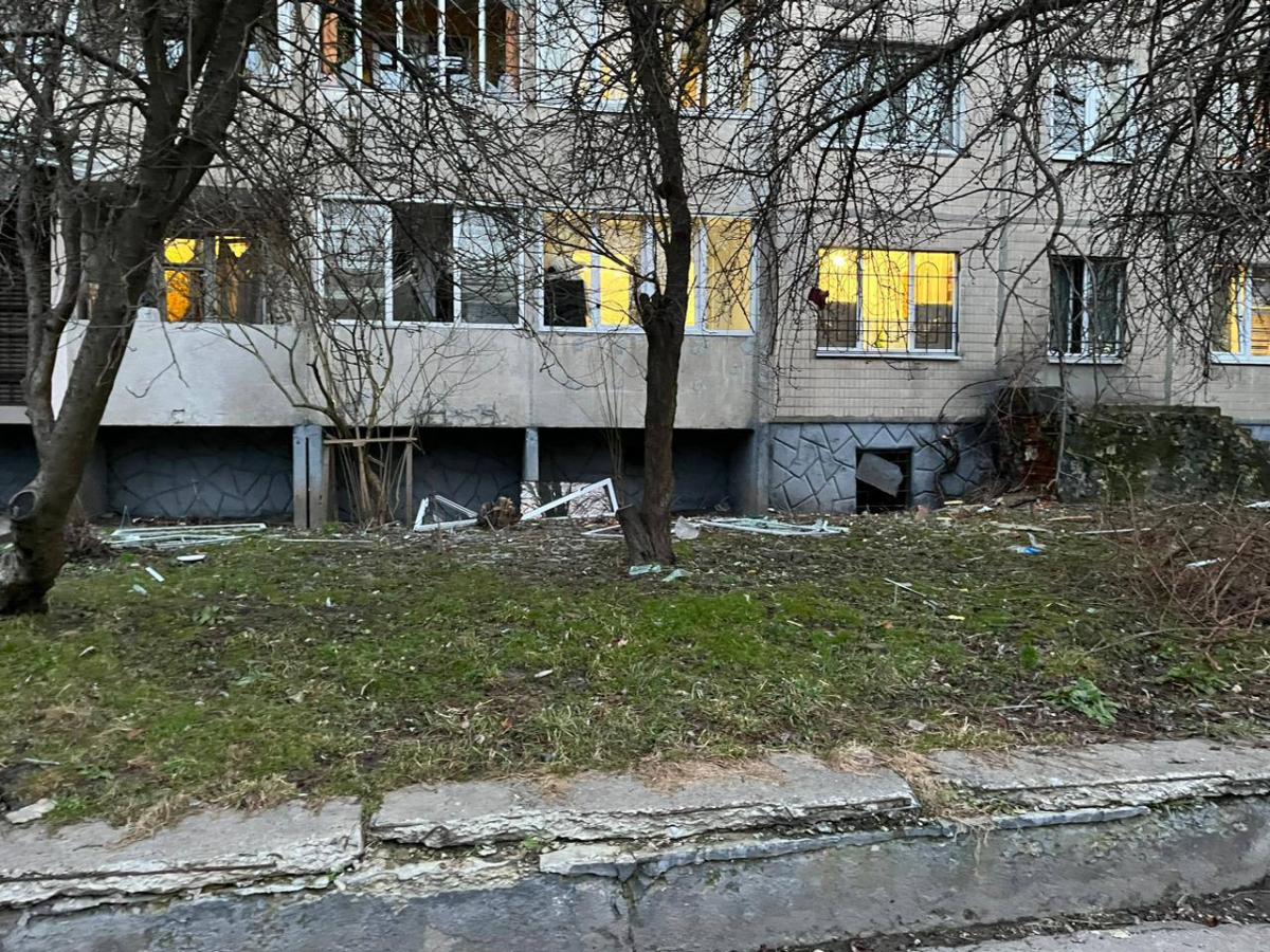 Россия ударила ракетами по Львову: пострадали люди, в домах выбило окна (фото)