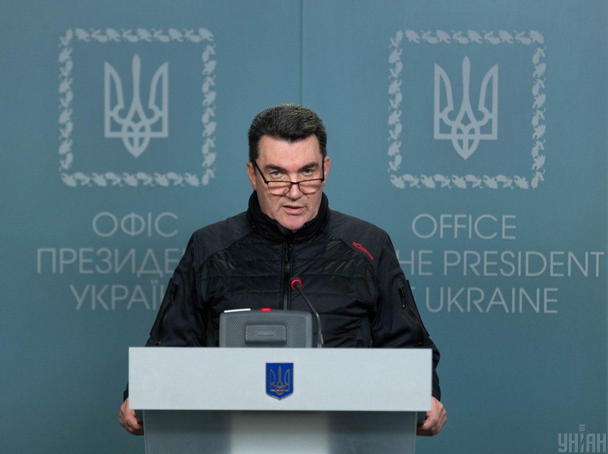 “Нет никаких процедур”: Данилов объяснил, почему РФ получает оружие быстрее Украины
