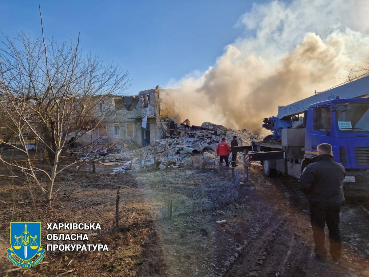 Российские войска сбросили авиабомбы на Купянск (фото, видео)