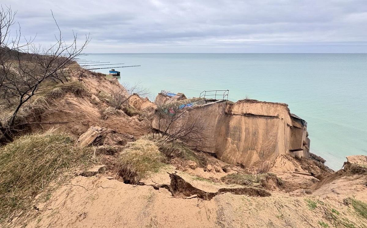 Бункер времен ГДР рухнул в Балтийское море (фото)