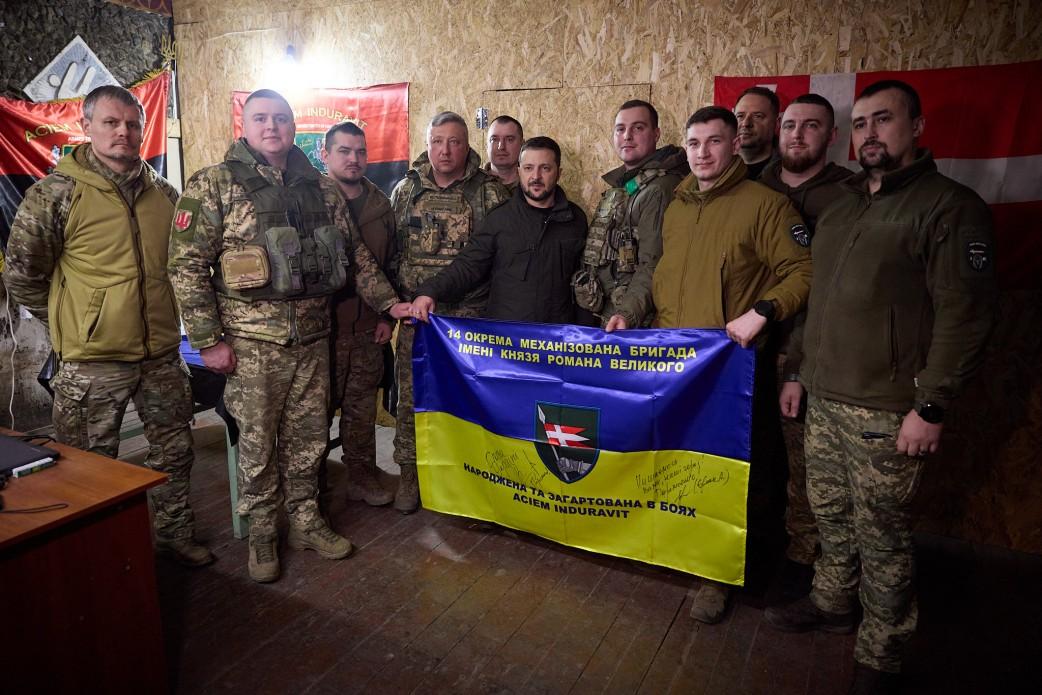 Зеленский побывал на передовых позициях Сил обороны под Купянском (фото, видео)