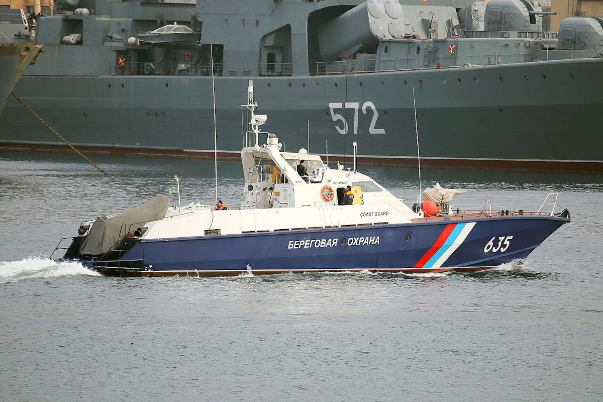 В Азовском море горит катер пограничной службы РФ, экипаж запросил эвакуацию