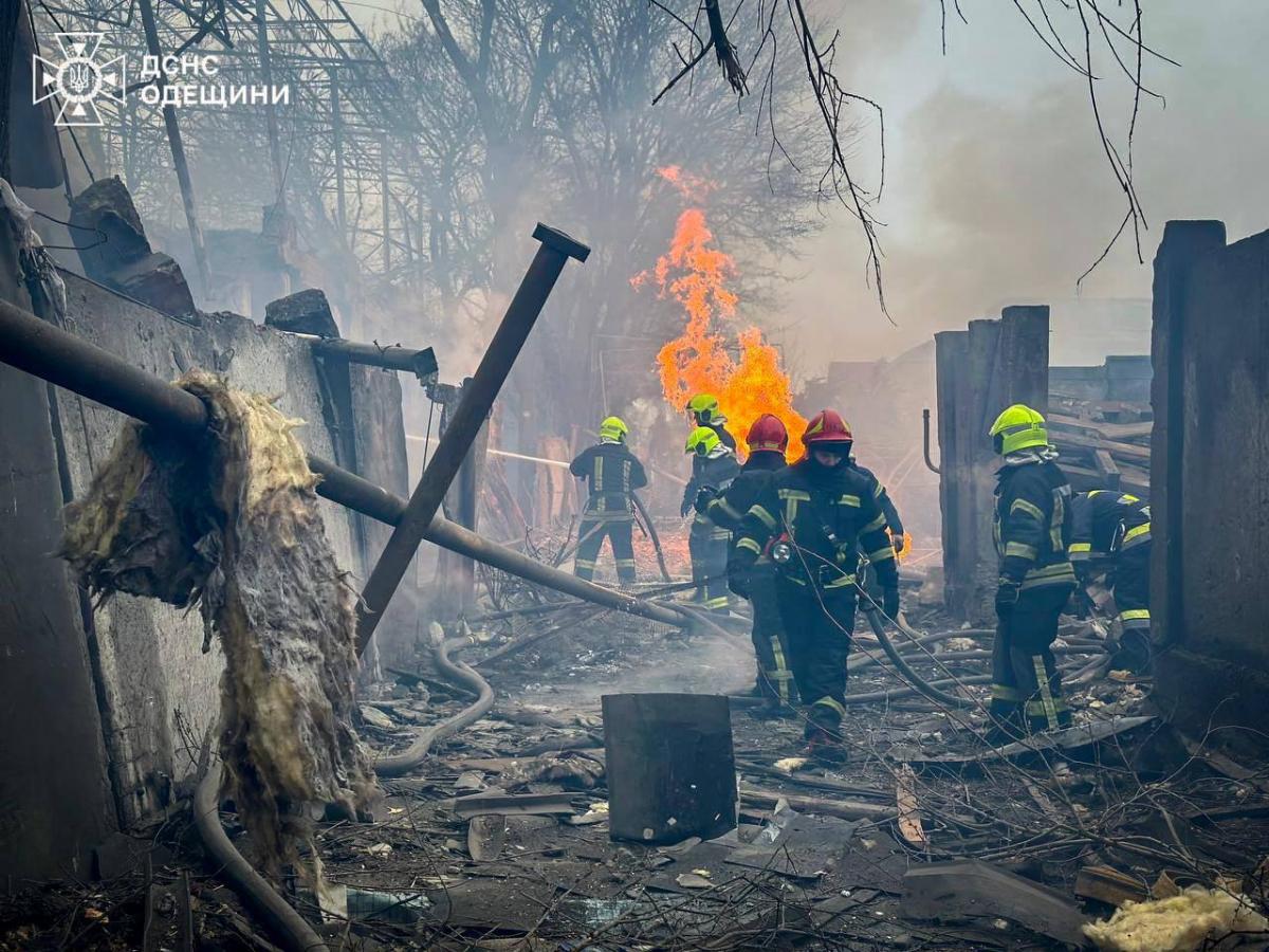 РФ ударила “Искандерами” по дому в Одессе: Жданов указал на важную деталь