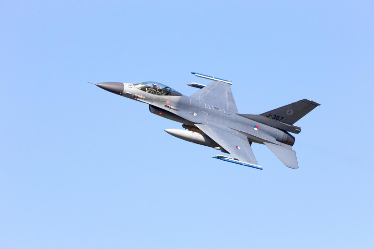 Румыния оплатит обучение украинских пилотов на F-16