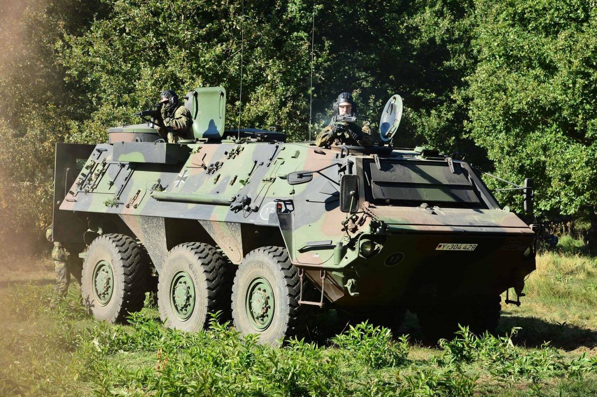В Бундестаге призвали передать Украине БТР Fuchs