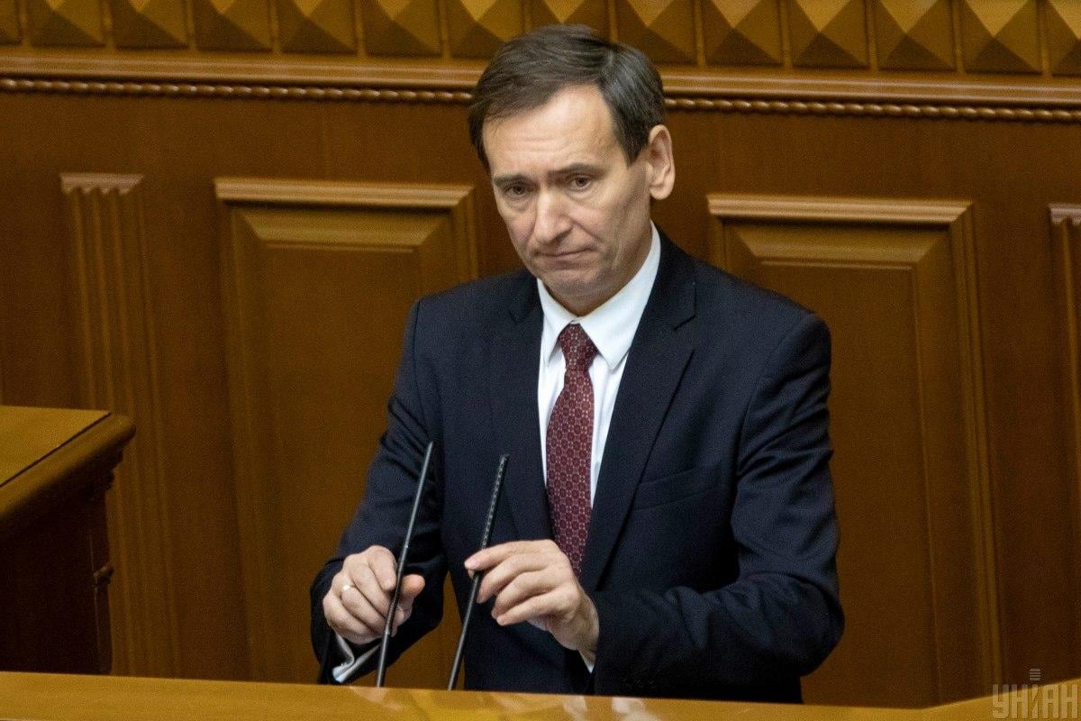 Нардеп анонсировал “точечные” изменения в Кабмине: грозит ли отставка главе Минобороны