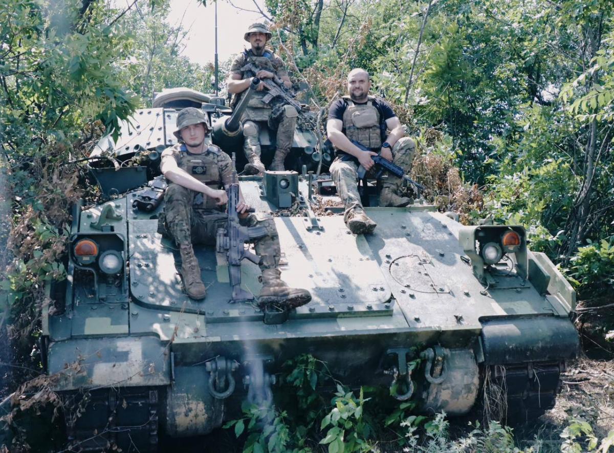 Оккупанты “засветились” с ящиками с боеприпасами и в последний раз “отсалютовали” (видео)