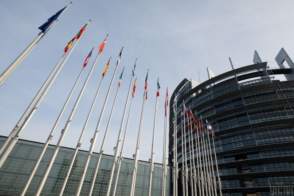 ЕС переведет первые доходы от замороженных активов РФ для Украины в ближайшие недели, – ЕК