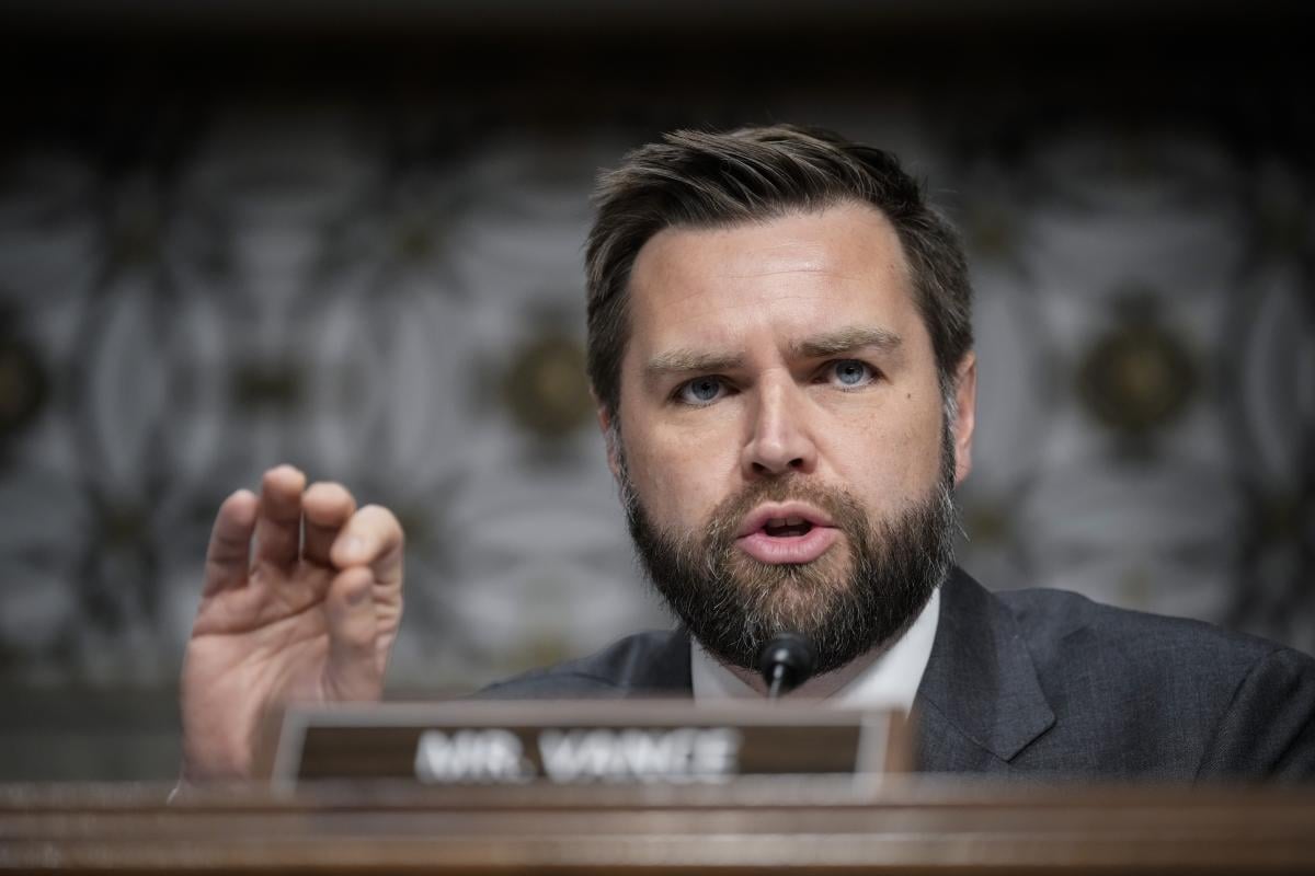 “Безразлично, что будет с Украиной”: NYT собрал цитаты избранного Трампом вице-президента