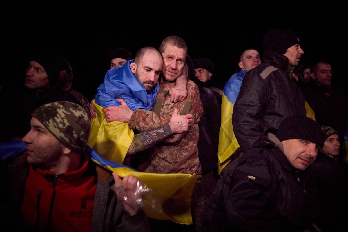Украина и Россия проведут большой обмен пленными, – Bloomberg