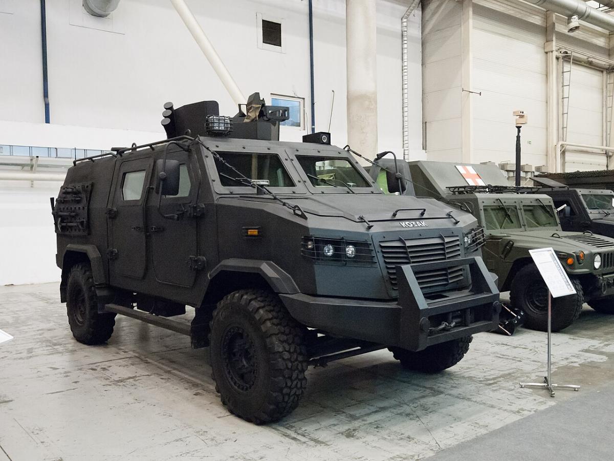 МО показало новый отечественный эвакуационный бронеавтомобиль “Козак-5МЕД” (фото)