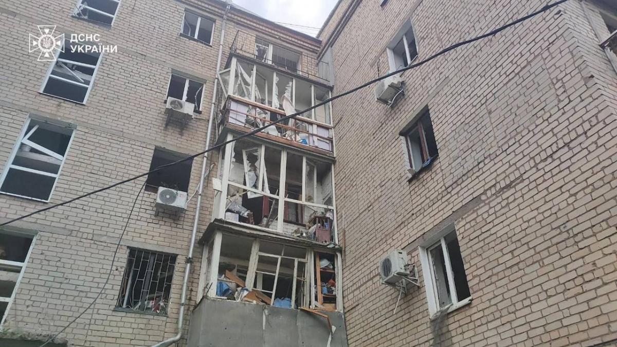Оккупанты атаковали Николаев: есть прилет по жилому сектору, уже известно о жертвах (фото)