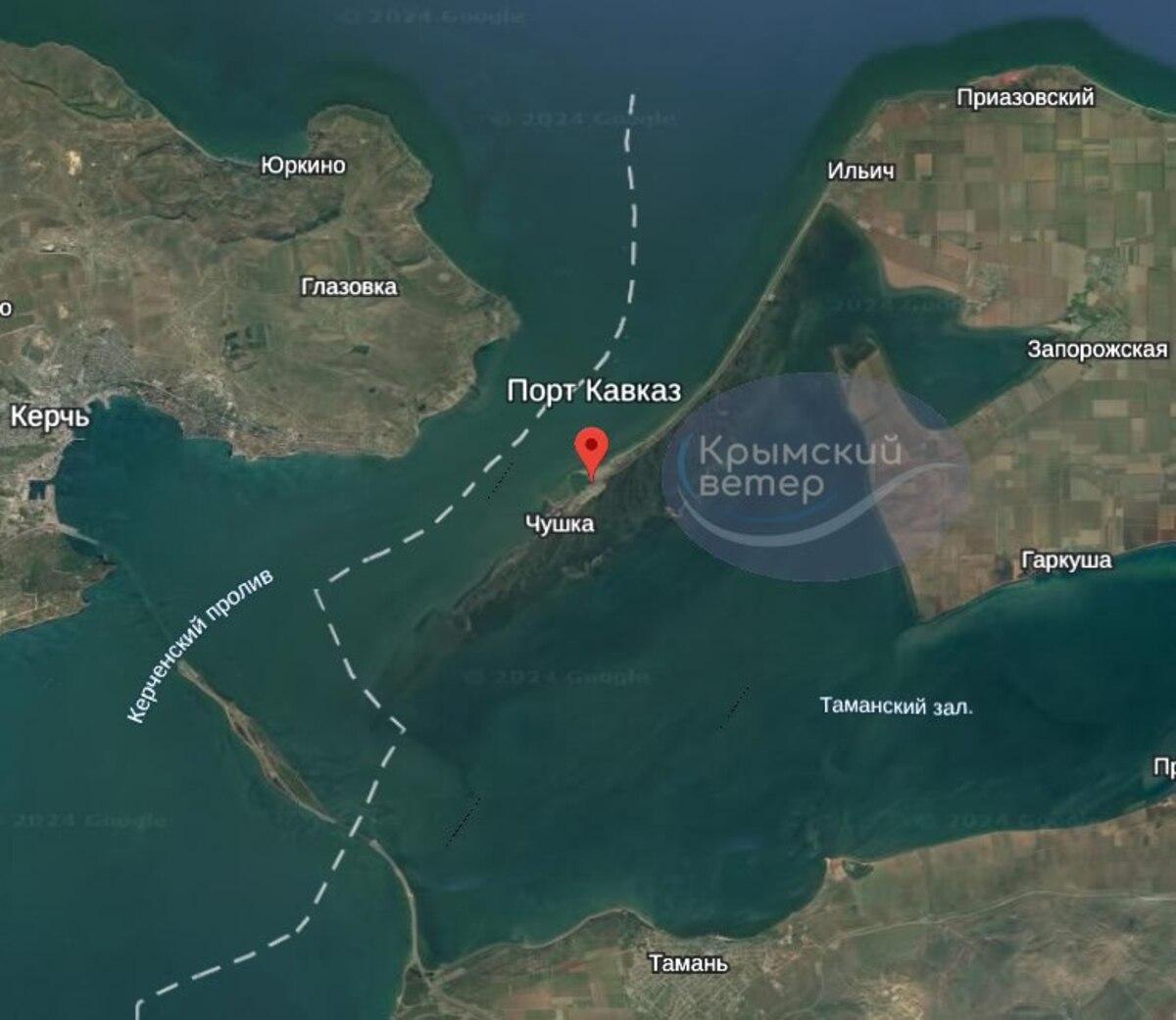 В РФ обвинили Украину в ударе по парому в порту “Кавказ”: судно загорелось