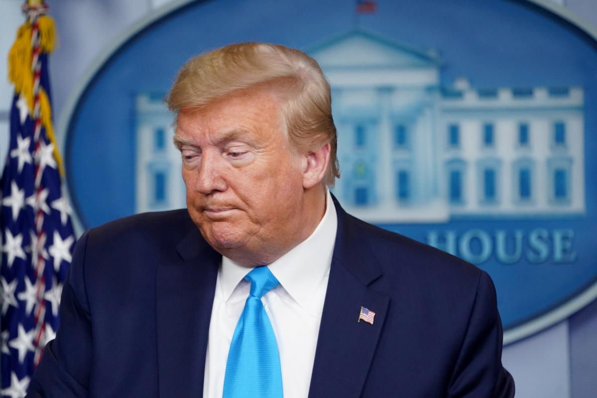 Трамп оказался в яме, которую вырыл Байдену: The Atlantic объяснил, что пошло не так