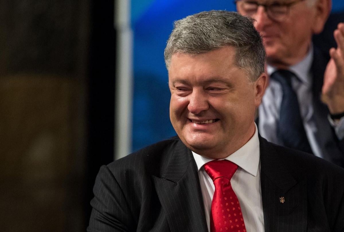 Порошенко требует от нардепов “Евросолидарности” отдыхать на курортах Европы “незаметно”, – блогер Иванов