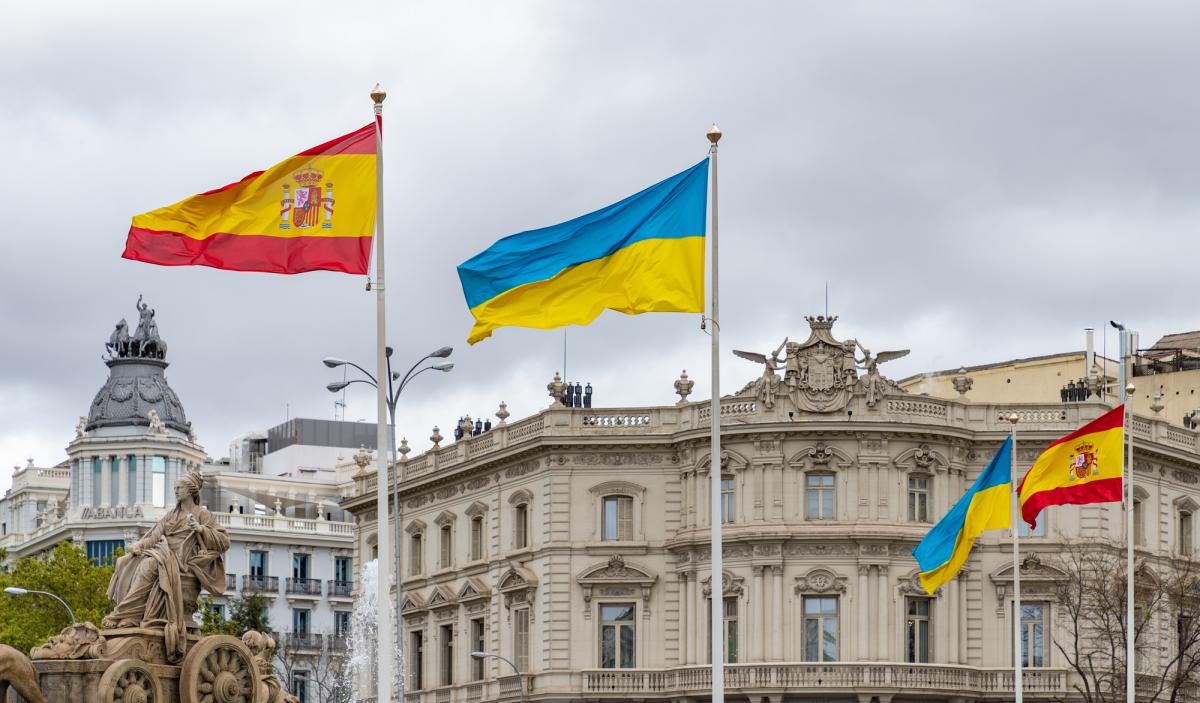 Однако из стран-союзниц Украины подтвердила разрешение на использование предоставленного оружия