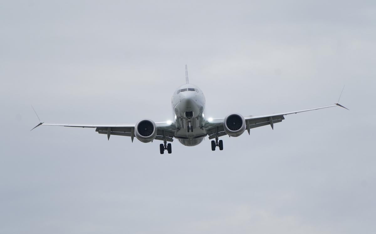 “Будто кто-то ударил ножом”: у пассажиров самолета Boeing 737 пошла кровь из ушей и носов