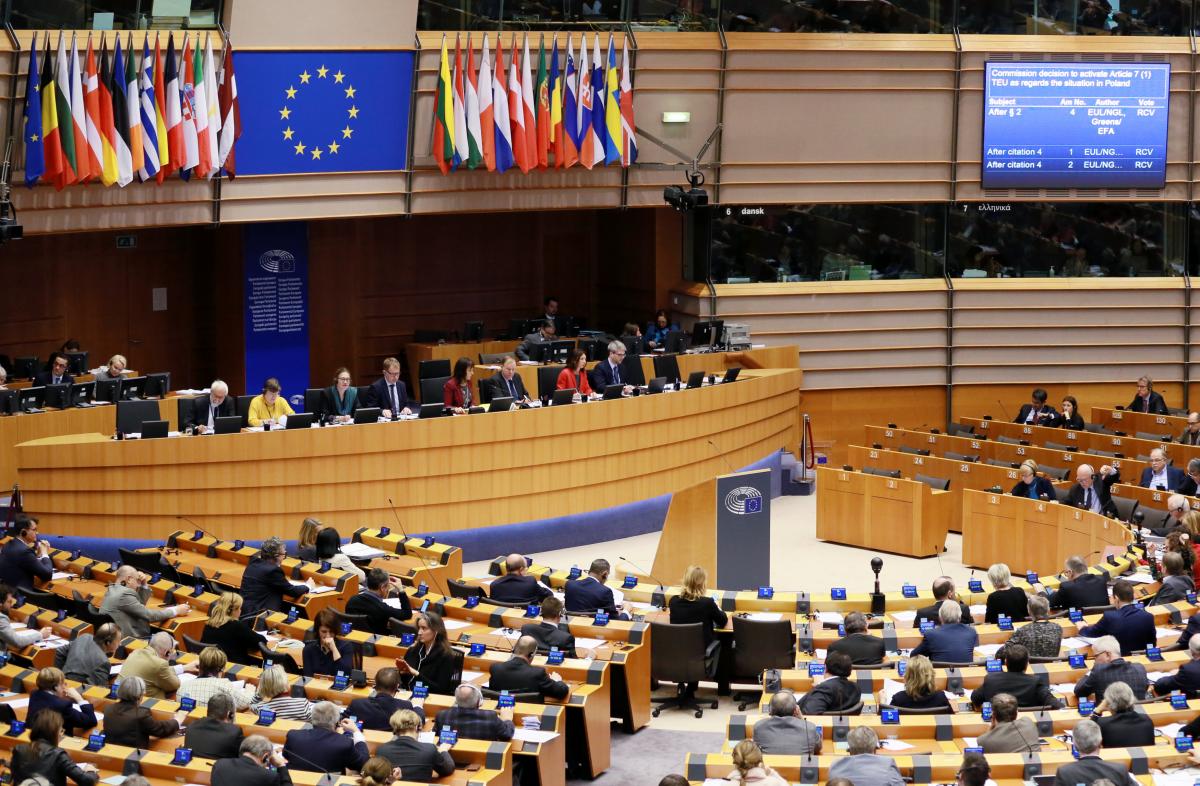 Европарламент призвал снять с Украины ограничения на удары по территории РФ