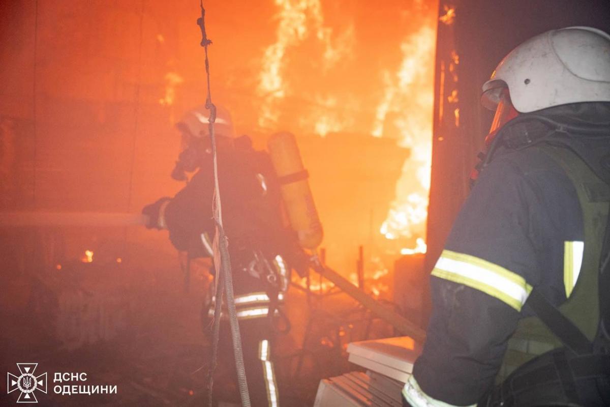 РФ ударила по Одесской области: много погибших, повреждено иностранное судно