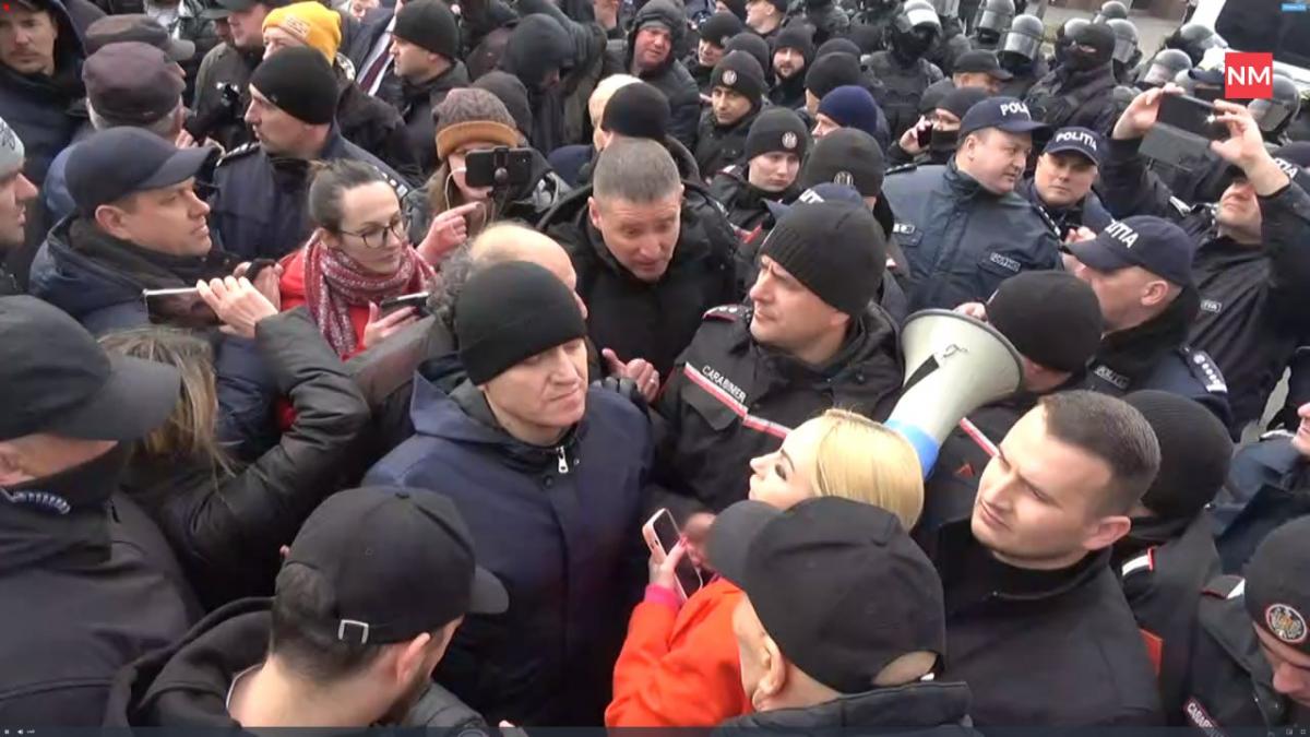 Россия вербует людей для участия в протестах в Молдове, – Reuters