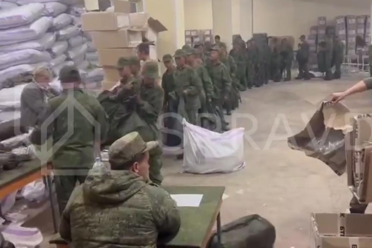 Выдали российскую форму: в сети появилось новое видео с солдатами КНДР в России