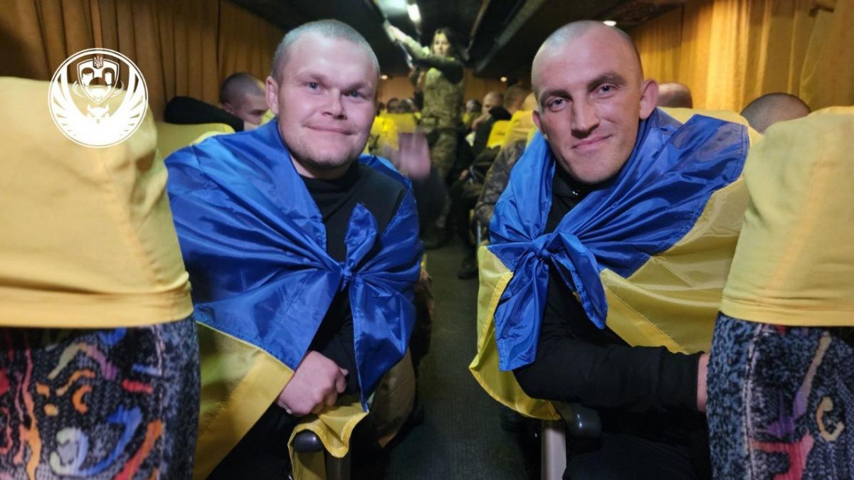 Украина вернула из российского плена 95 военных (фото, видео)