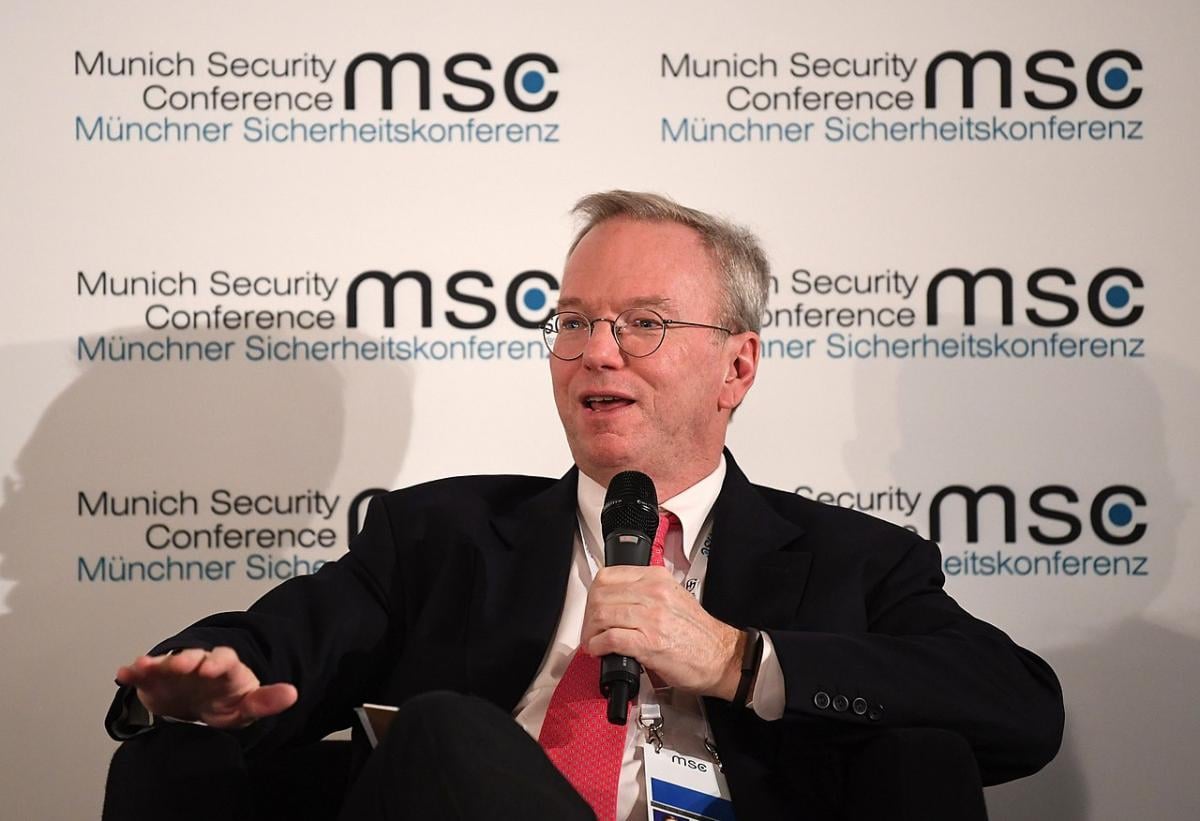 Экс-гендиректор Google призвал армию США заменить танки на дроны