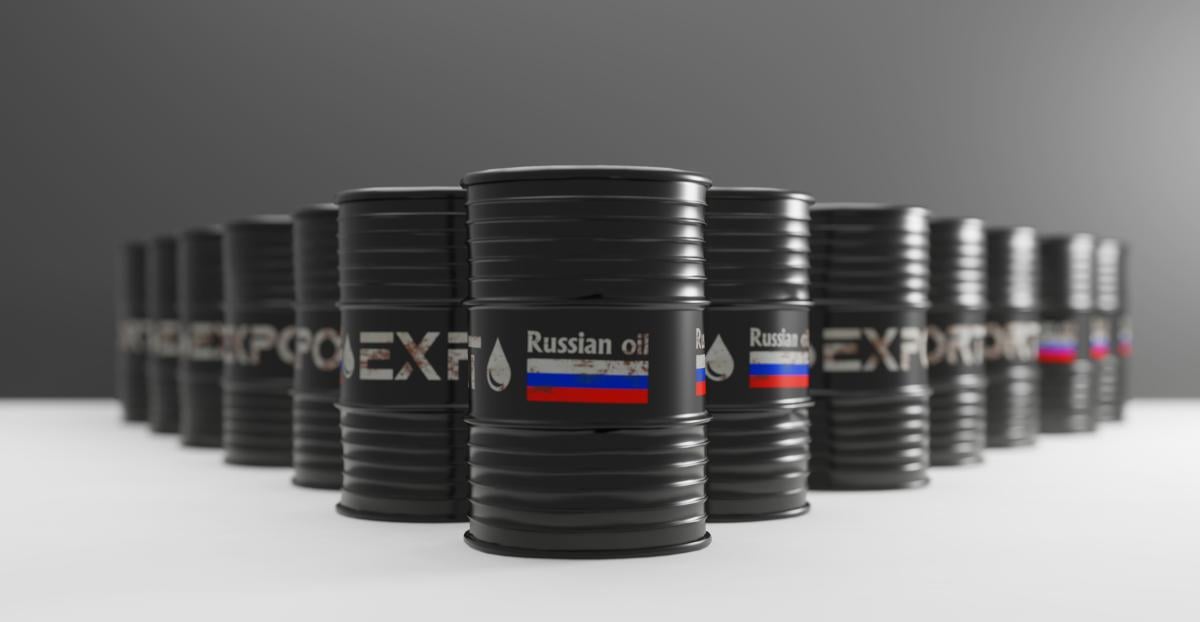В России частично остановились три НПЗ: в разведке назвали причины