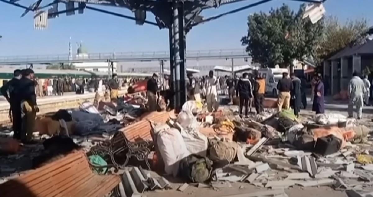 Кровавый теракт в Пакистане: погибли десятки людей (видео)