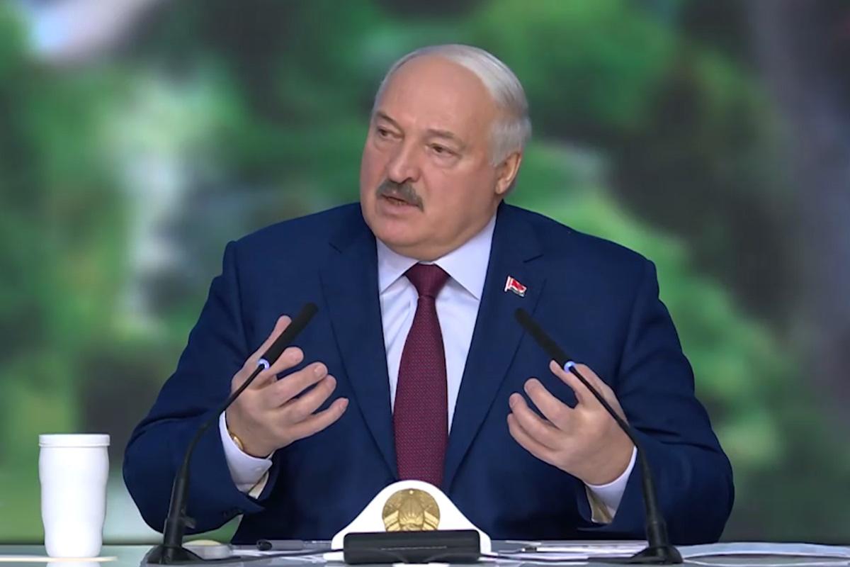 “Диктатуры в стране нет”: Лукашенко пригрозил отключить интернет в Беларуси