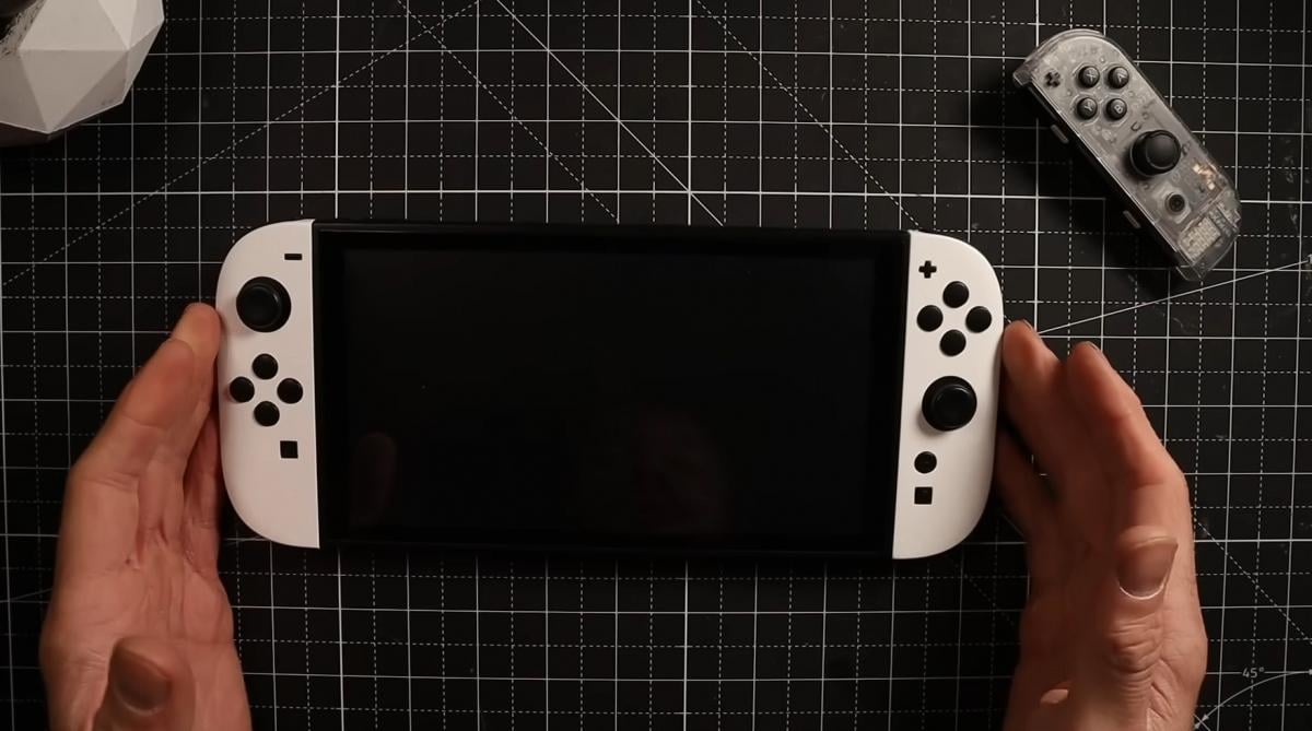 Nintendo Switch 2 уже близко: ожидаемую консоль показали на видео со всех сторон