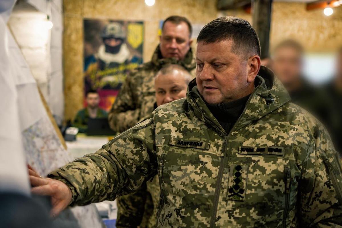 Уже пахло войной: Залужный сказал, когда РФ начала разворачивать армию вторжения
