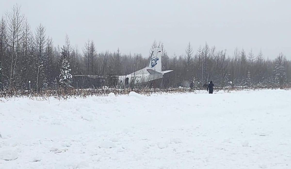Прилетели в кусты: в РФ коммерческий авиарейс закончился аварией (видео)