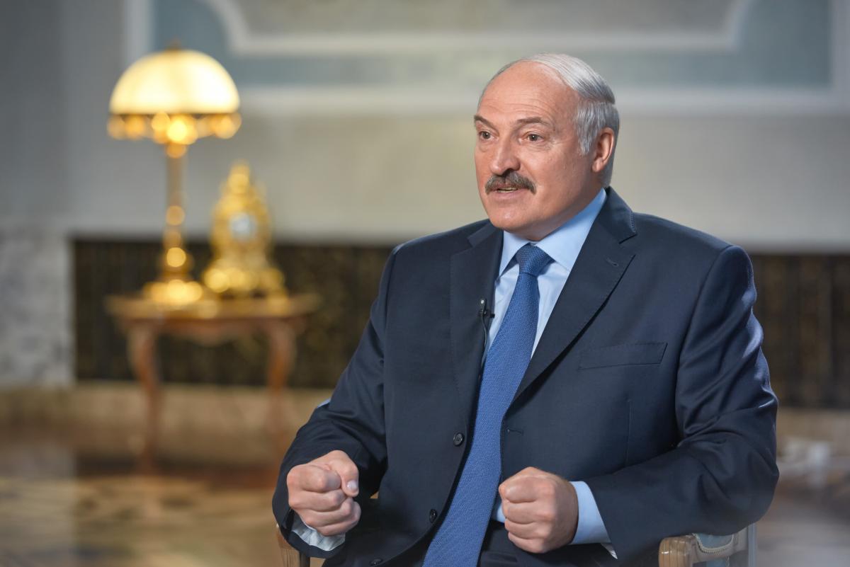 Миротворцы в Украине: Лукашенко заявил, что готов помирить “среднего и старшего братьев”