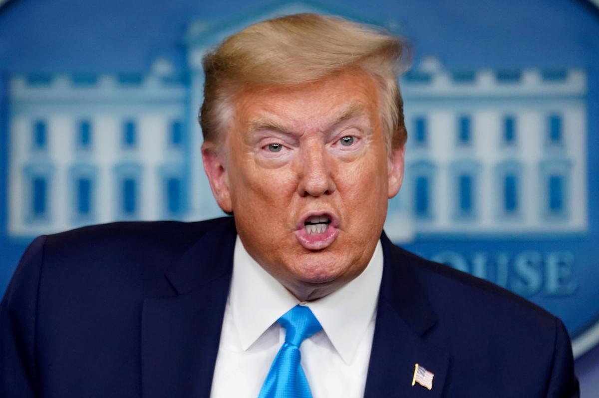 “Последствия будут тяжелыми”: Трамп намекнул на прямые удары по Ирану