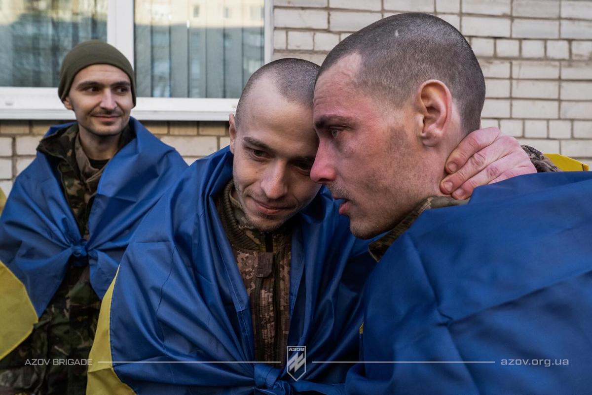 Обмен пленными: среди освобожденных защитников есть бойцы “Азова” (фото)