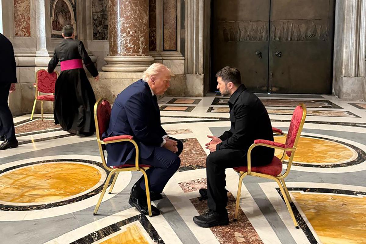 “Исповедник и грешник”: в Sky News проанализировали фото переговоров Трампа и Зеленского