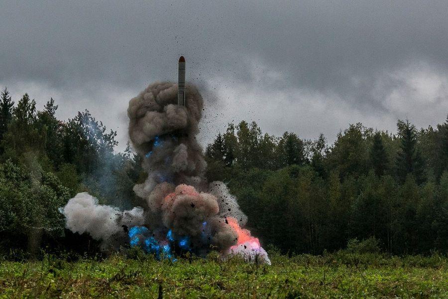 Россия ударила по Киеву баллистикой, начался пожар