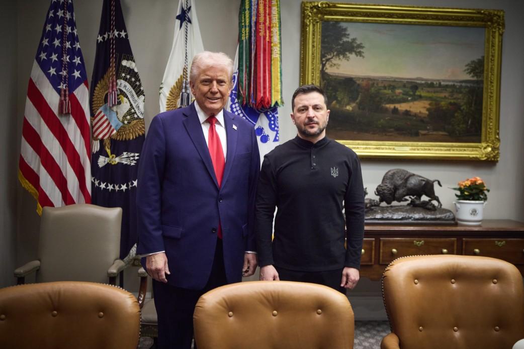 Зеленский проводит телефонный разговор с Трампом