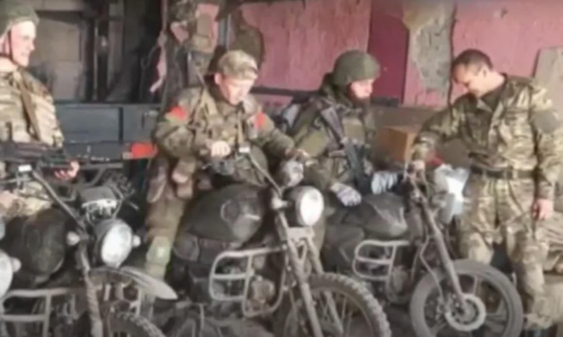 “Тактика очень простая”: военный объяснил, почему оккупанты теперь штурмуют на мотоциклах