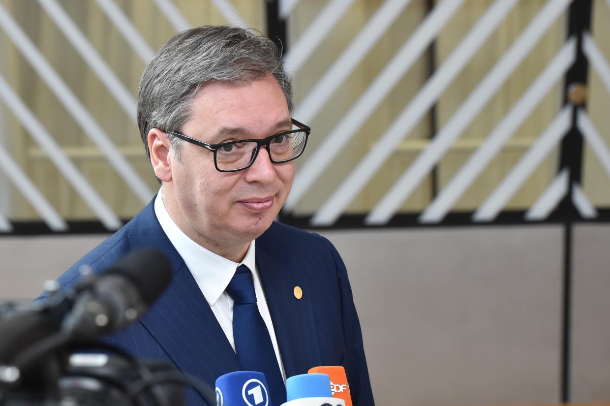 Вучич заявил, что уважает территориальную целостность Украины, несмотря на визит в Москву