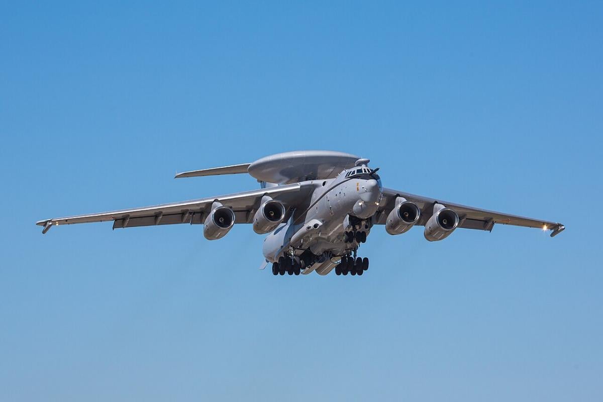 Почему Россия приостановила работу над самолетом А-100: авиаэксперт назвал причины