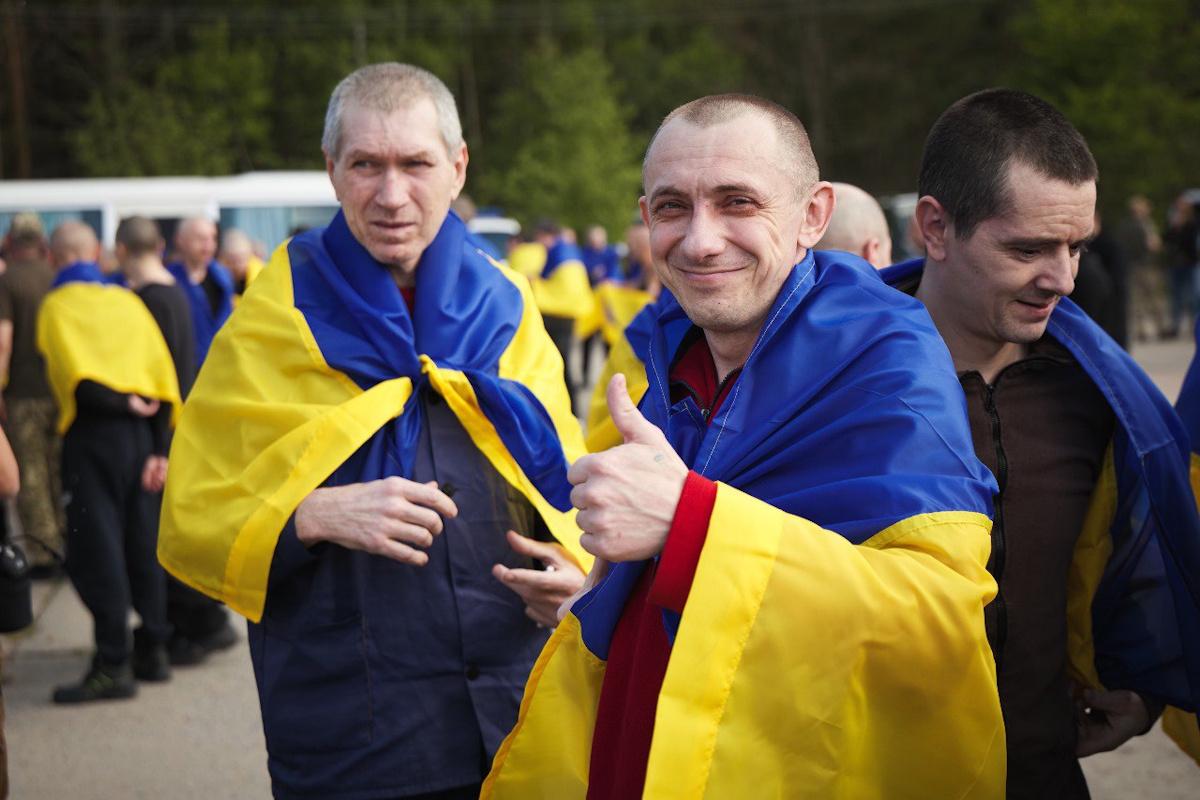 Украина вернула из плена почти 400 военных и гражданских: подробности (фото)