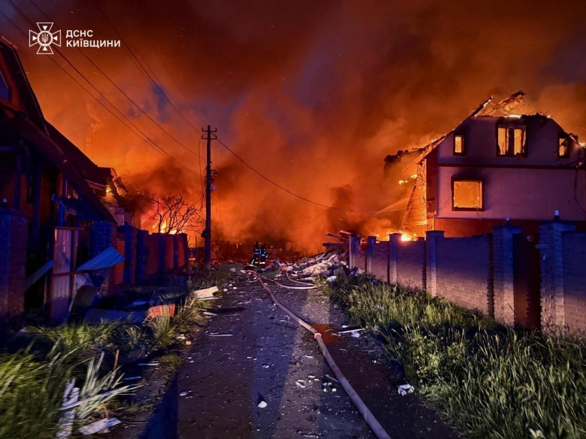Атака РФ на Киевщину: четверо погибших, количество пострадавших растет (фото, видео)
