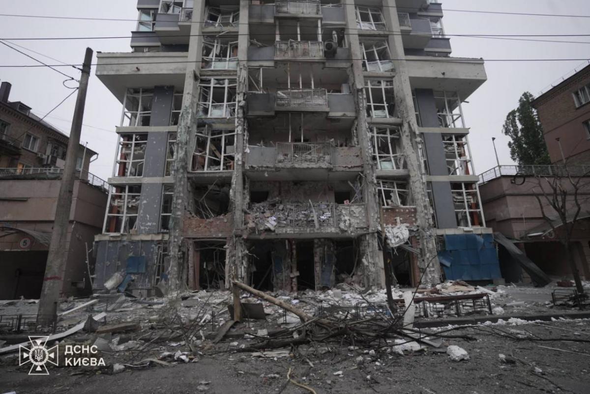 В Украине в результате ночной атаки погибли 12 человек, более 60 ранены