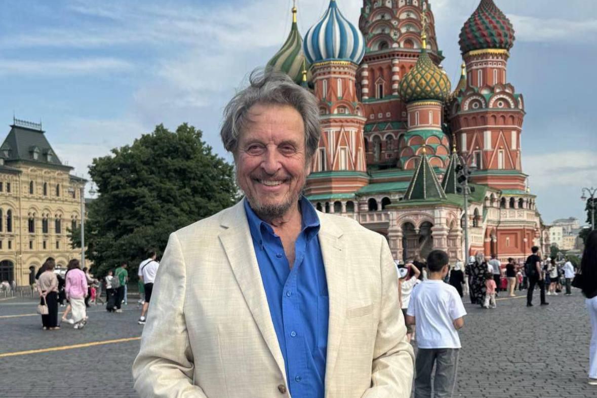 Отец Маска прилетел в Москву и раскритиковал сына