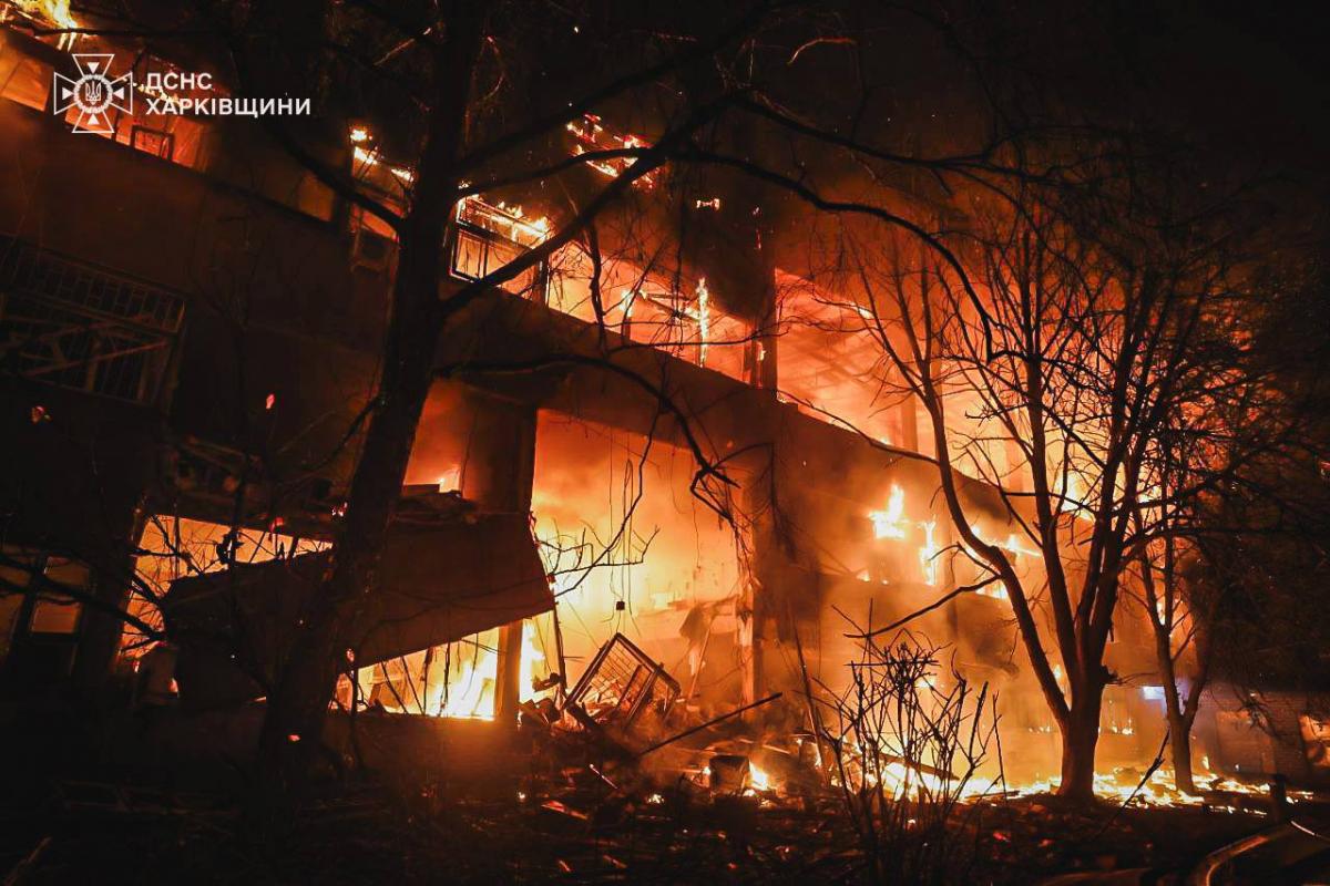 Россия прицельно ударила по домам в Харькове: 2 погибших, 60 раненых (фото, видео)