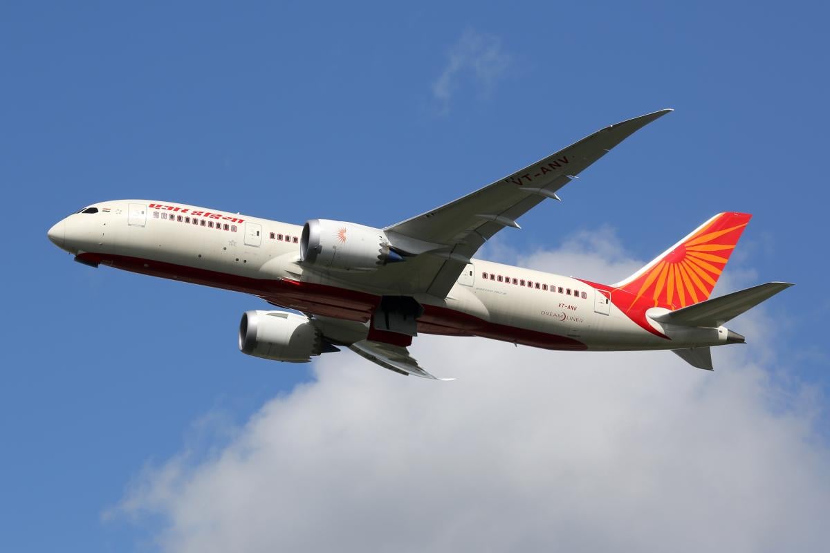 Самолеты Air India преследует злой рок: пилоту пришлось вернуться в аэропорт Гонконга