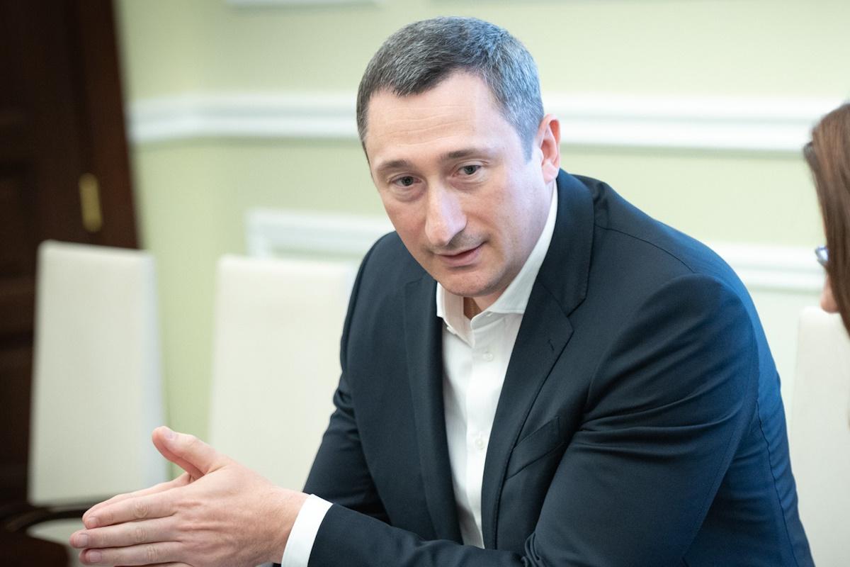 Министр Чернышов на фоне коррупционного дела уехал из Украины: что об этом говорят у него